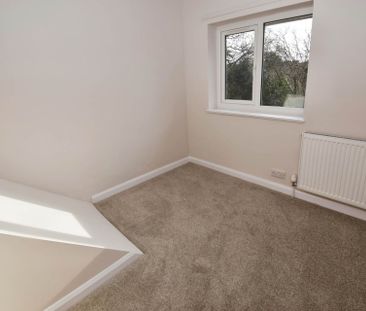 Lowfields Avenue, Eastham - Photo 4