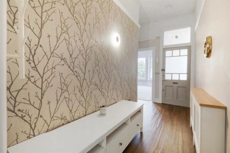 3 Bedroom Apartment - Photo 3