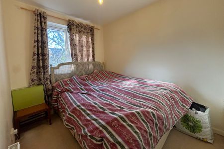 Mint Walk, Woking - 3 bedrooms Property for lettings - Seymours - Photo 3