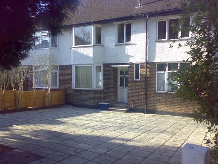 1 Bed Flat, Selborne Gardens, NW4 - Photo 3