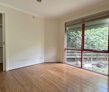 Cosy home with bright granny flat - Photo 5