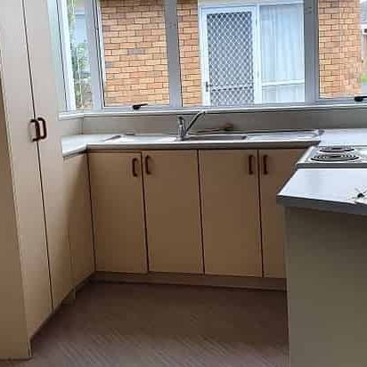 Spacious 2 bdrm house with a single secure garage - Photo 1