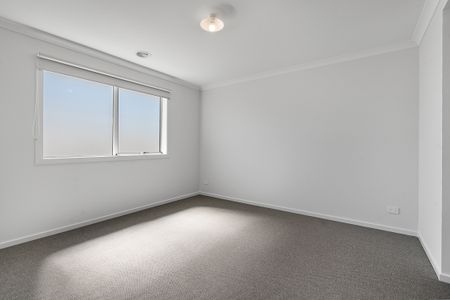 4 Charming Loop, Officer VIC 3809 - House For Rent | Domain - Photo 4