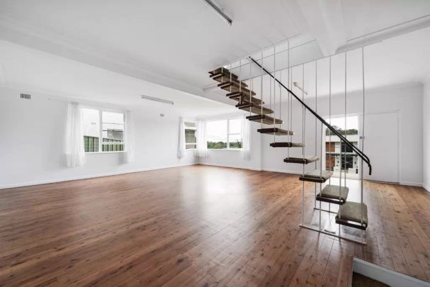 Freshly painted, spacious family home in quiet cul-de-Sac - Photo 1