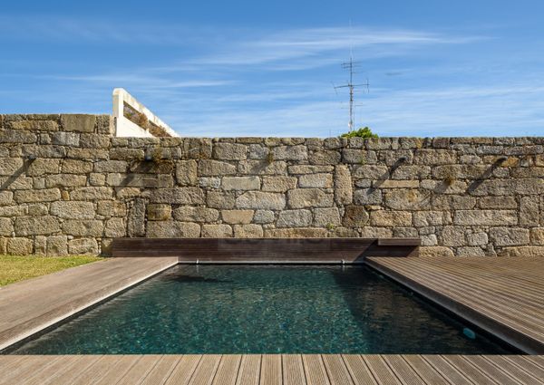 Moradia V5 em Senhora da Hora com jardim e piscina