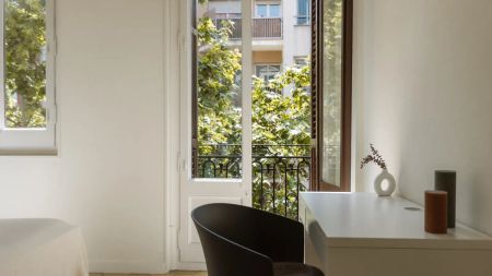 Room in a shared 6-bedroom apartment for rent in El Putget i Farró, professionals and students only - Photo 3