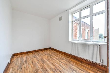 3 bedroom flat to rent - Photo 2