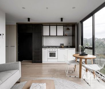 Luxury Living with Stunning Yarra River Views - Photo 3