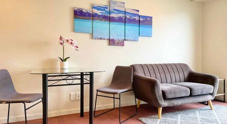 Central and Homely - Photo 2