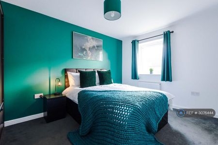 4 bedroom detached house to rent - Photo 4