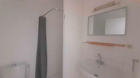 NIMES CENTRE/LYCEE DHUODA - RUE HENRI IV - STUDIO 21.32 M2 AU 1ER ETAGE - Photo 5