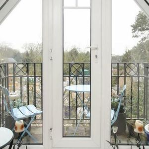 2 bedroom penthouse to rent - Photo 2