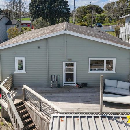 Lovely pet-friendly home in New Lynn! - Photo 3