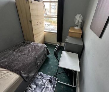 Room in a Shared House, Wrottesley Road, NW10 - Photo 3
