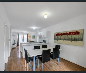 Fully Furnished Stylish Apartment in Heart of CBD - Photo 3