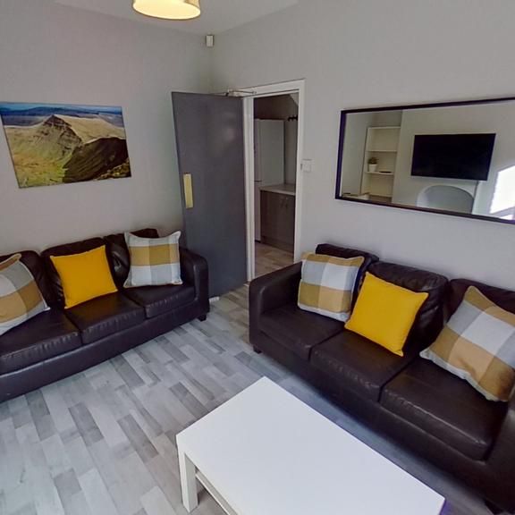 1 bedroom in a house share to rent - Photo 1