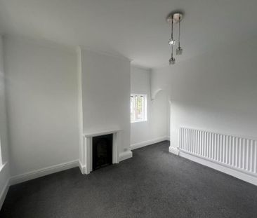 3 bedroom end of terrace house to rent - Photo 3