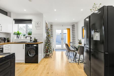 2 bedroom end of terrace house to rent - Photo 4