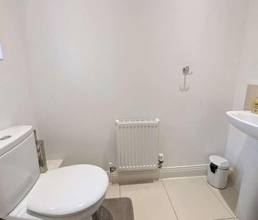 Woking, Surrey, GU21 - Photo 6