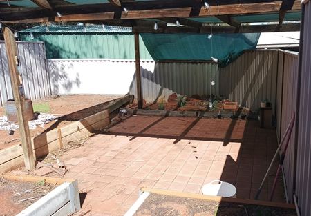 2 Bedroom furnished unit in quiet cul-de-sac - Photo 2