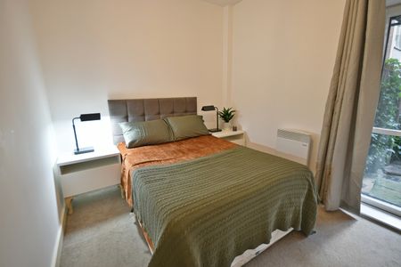 2 Bed Flat, William Fairburn Way, M4 - Photo 5