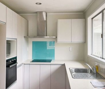 Sunny 5-Bedroom 3.5-bath Home in Glenfield - Photo 5