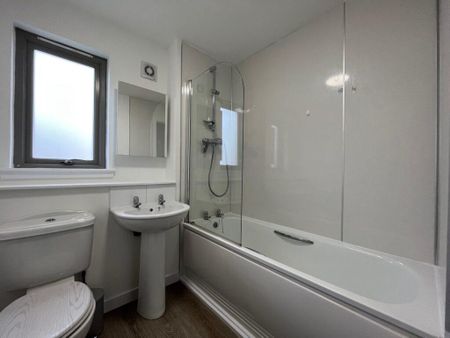 3 bedroom semi-detached house to rent - Photo 4