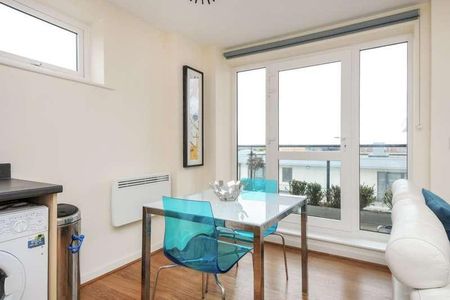 Slough, Berkshire, SL2 - Photo 4