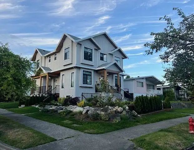 Cozy community with ease access to Golf,school,shopping — 2 Bedrooms Duplex - Photo 1