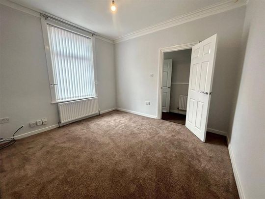 2 bedroom end of terrace house to rent - Photo 1