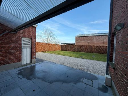 Prachtig gerenoveerde half-open woning met landelijke ligging - Photo 3