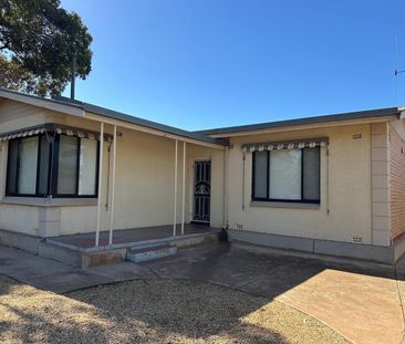 3 Bedroom and 1 Bathroom House for Rent in Whyalla Norrie - Photo 6