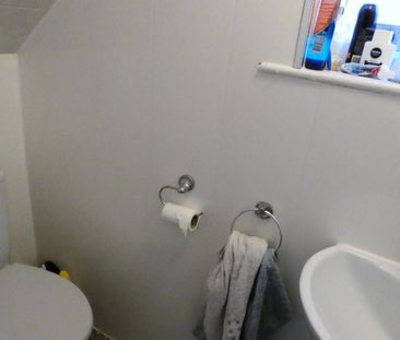 5 bedroom semi-detached house to rent - Photo 4