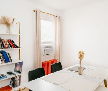 Toronto Furnished Home Rental - Charming 2-Bedroom Entire Floor of ... - Photo 1