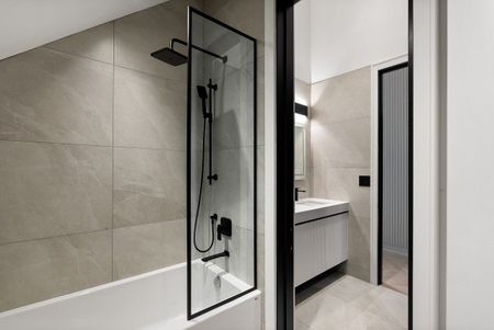 For Lease - 22A Broadview Avenue, Mississauga, Ontario - Photo 2