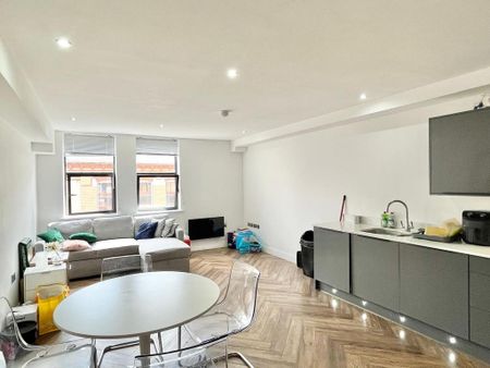 1 bedroom in a flat share to rent - Photo 2