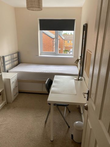 3 Bed Terraced House, Cherry Tree Drive, CV4 - Photo 3