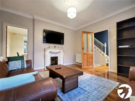 3 bedroom semi-detached house to rent - Photo 2