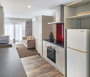 2 BEDROOM TOWNHOUSE WITH CARPARK - Photo 3