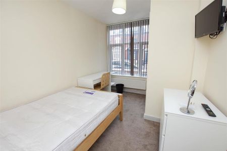 6 bedroom house to rent - Photo 4