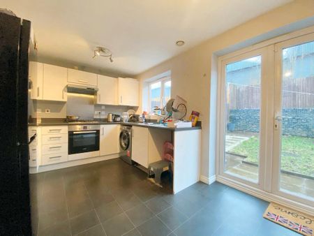 1 bedroom in a house share to rent - Photo 4