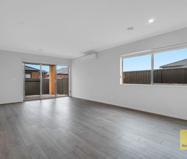 Modern Living with Space and Style - Photo 1