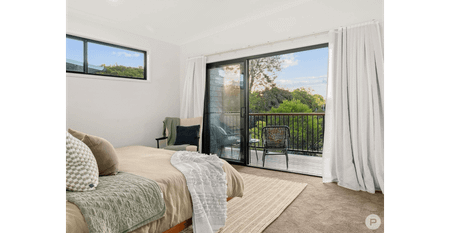 Spacious Family Retreat in Gordon Park - Photo 5