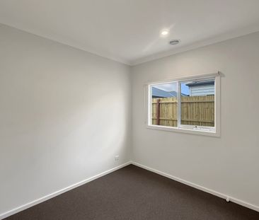 🏡 Brand New 4-Bedroom House in Eynesbury - Photo 1