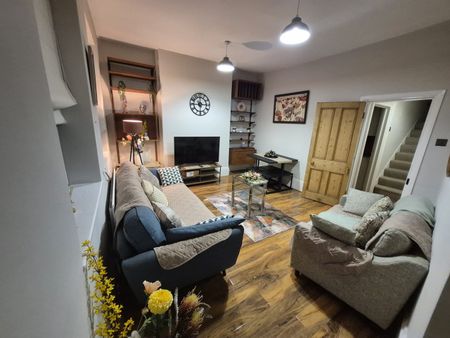 3 Bed Flat, Blackheath Hill, SE10 - Photo 2