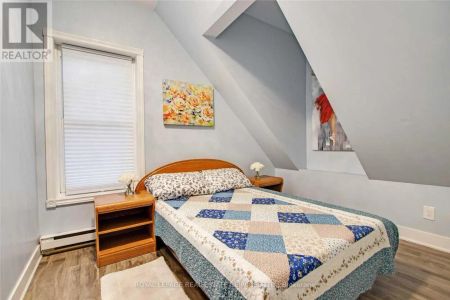 UNIT 4 - 1392 KING STREET W - Photo 2