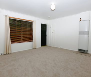 Alphington Unit : Available Feb 2026 - $520/week, 2BR, Air Con, Car... - Photo 2