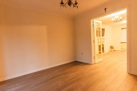 4 bedroom detached house to rent - Photo 5