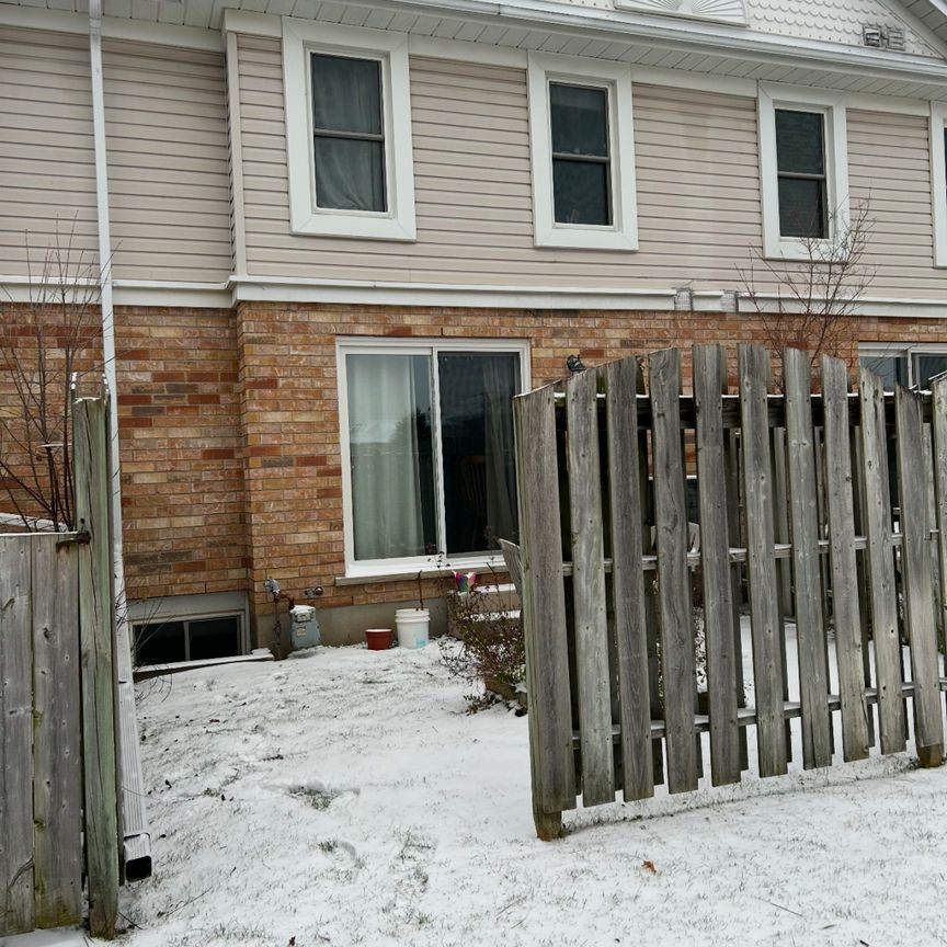 66 Rodgers Rd, Guelph - Photo 1