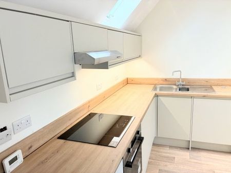 Spinney Road, Irthlingborough, NN9 - Photo 2